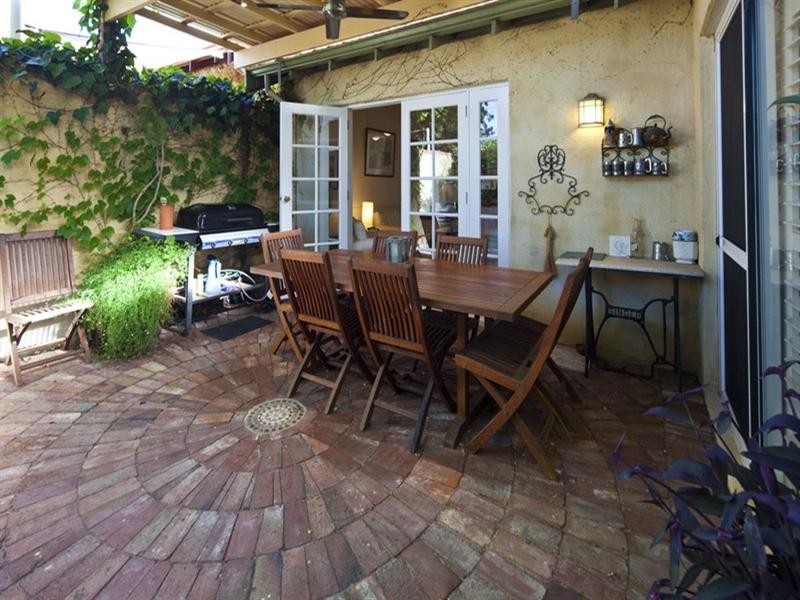 2/25 Barnfield Road, Claremont WA 6010