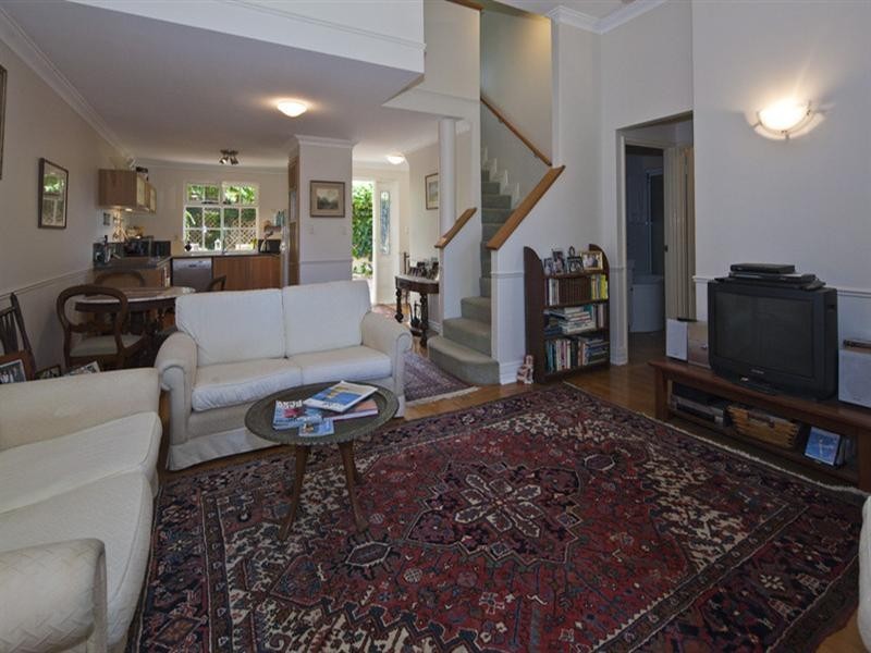 2/25 Barnfield Road, Claremont WA 6010