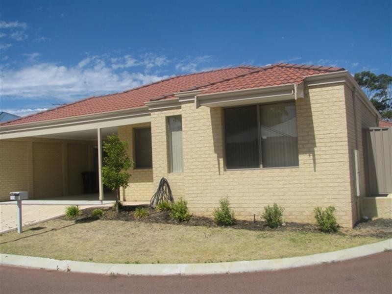 8 Viognier Link, Pearsall WA 6065