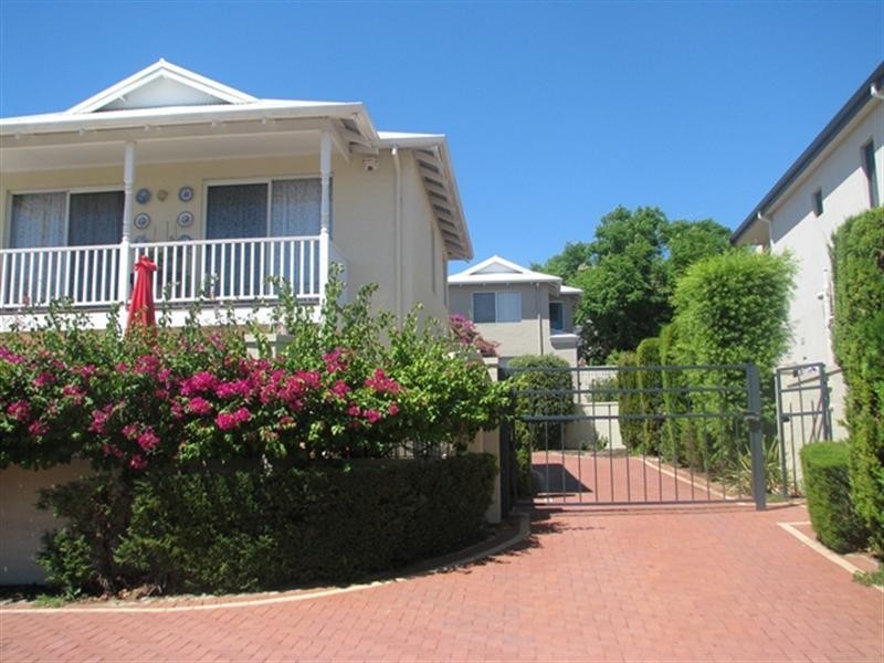 3/17 Lake Monger Drive, West Leederville WA 6007