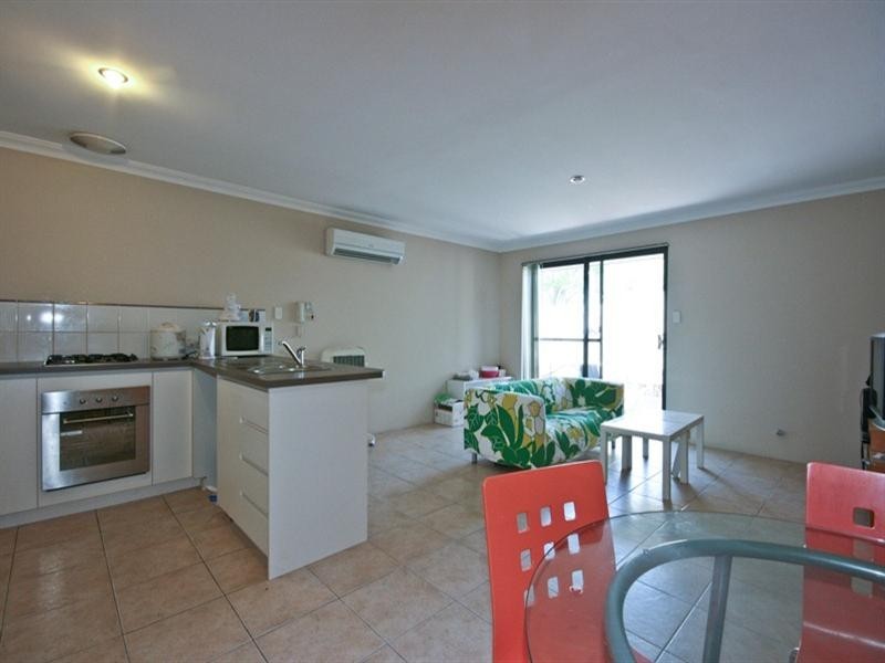 8/147 Sevenoaks Street, Cannington WA 6107