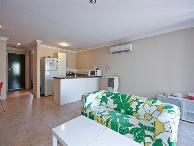 8/147 Sevenoaks Street, Cannington WA 6107