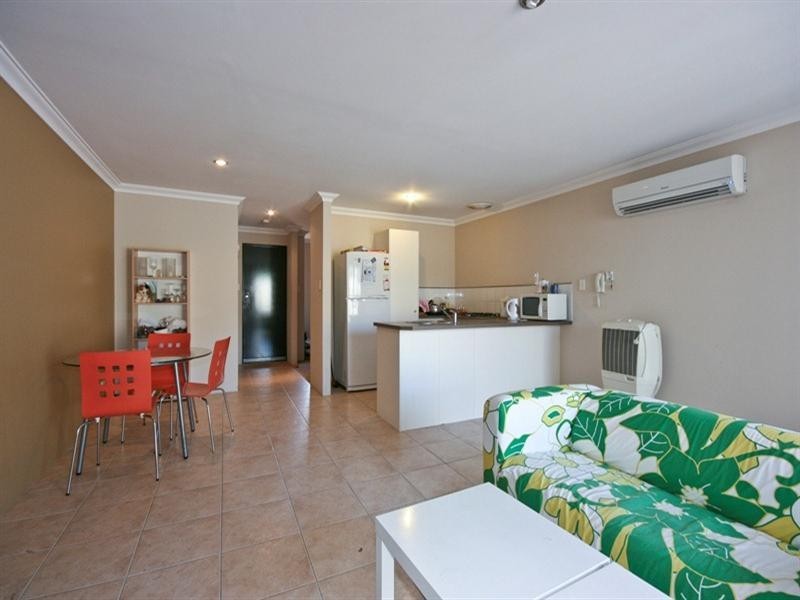 8/147 Sevenoaks Street, Cannington WA 6107