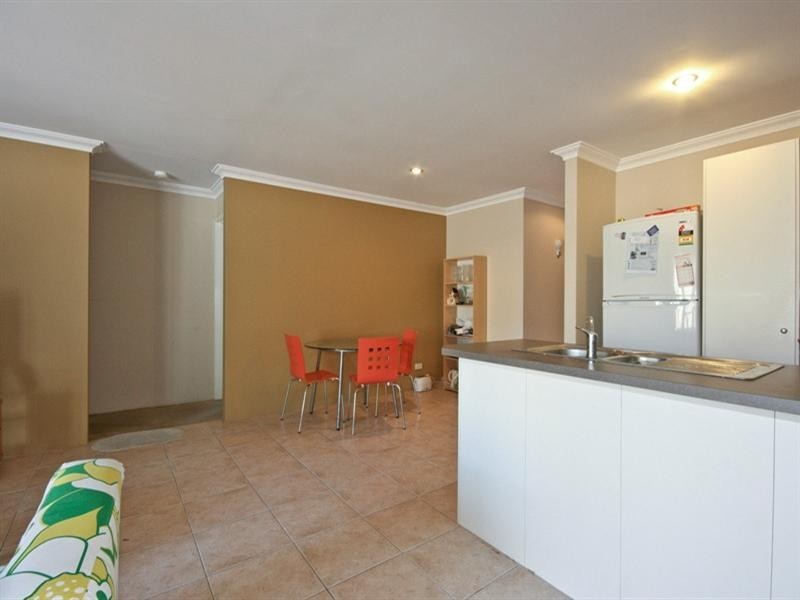 8/147 Sevenoaks Street, Cannington WA 6107