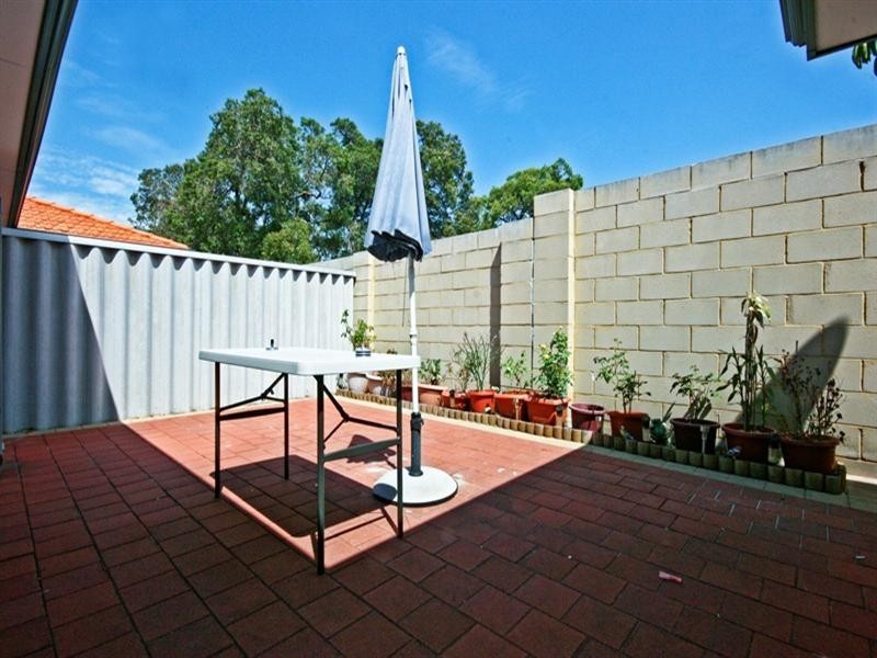 8/147 Sevenoaks Street, Cannington WA 6107