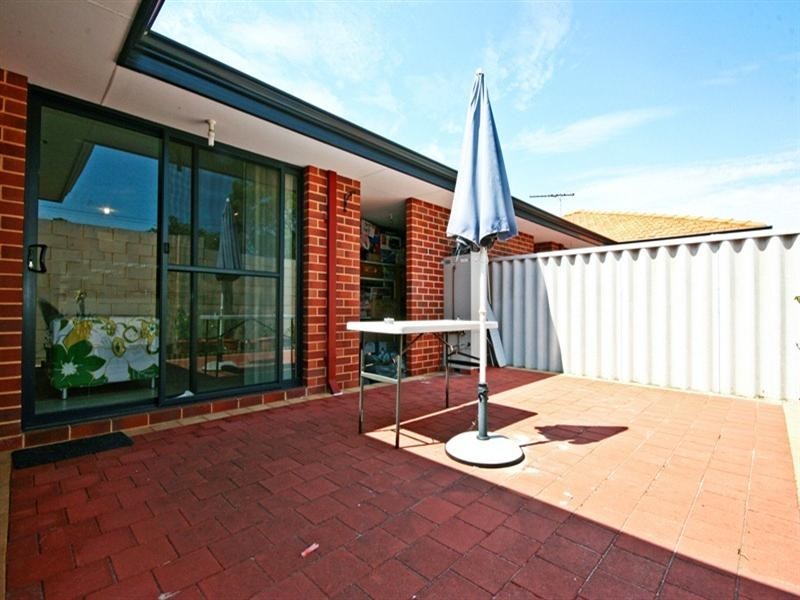 8/147 Sevenoaks Street, Cannington WA 6107