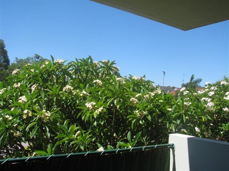 14/16 Leeder Street, Glendalough WA 6016