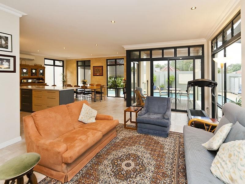 4 Olga Place, Daglish WA 6008