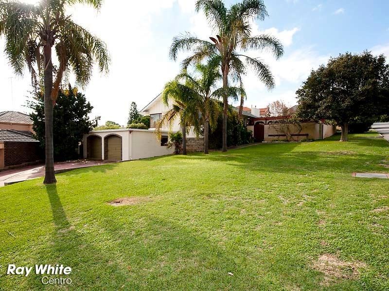 32 Hovea Crescent, City Beach WA 6015