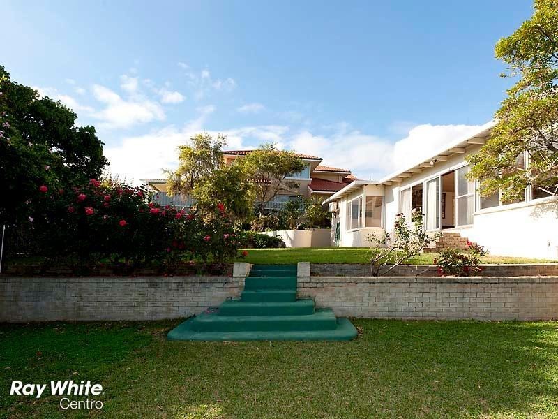 32 Hovea Crescent, City Beach WA 6015