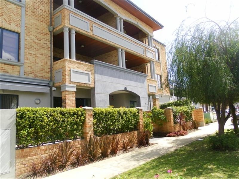 17/8 Bay Road, Claremont WA 6010