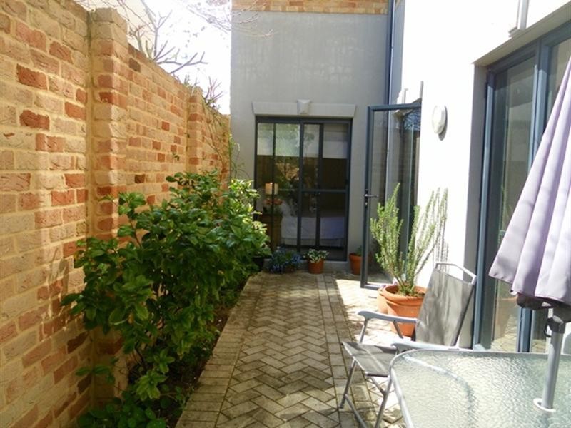 17/8 Bay Road, Claremont WA 6010