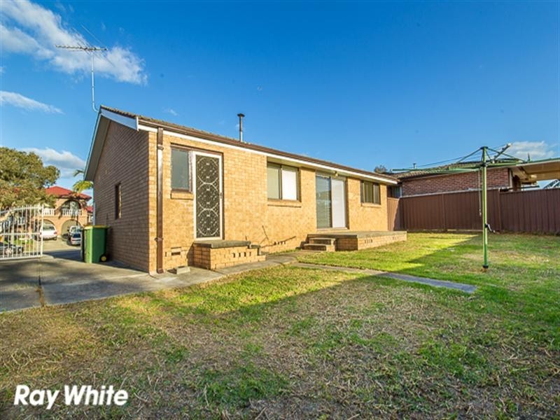 15 Broadmeadows Street, St Johns Park NSW 2176