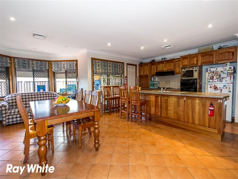 6 Salter Road, Bossley Park NSW 2176