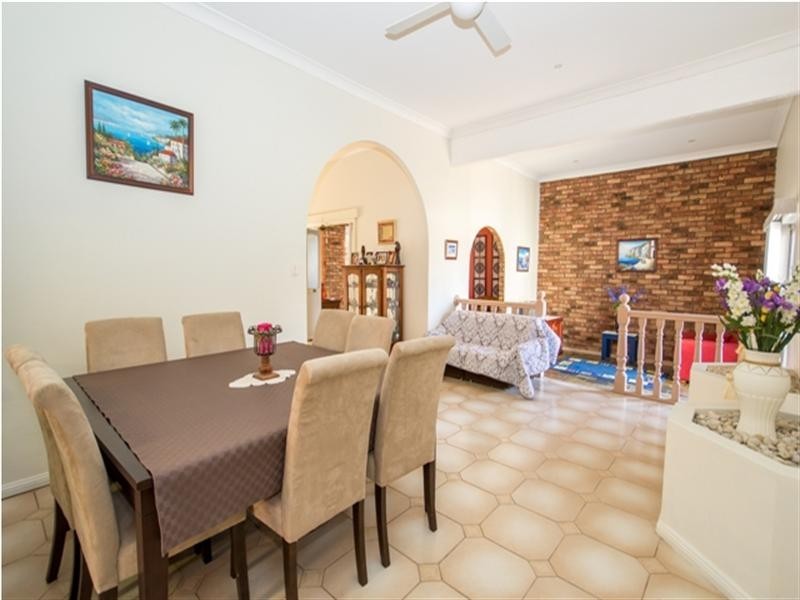 25 Tallowood Crescent, Bossley Park NSW 2176