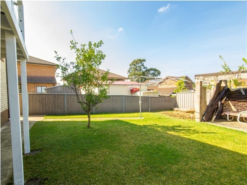 25 Tallowood Crescent, Bossley Park NSW 2176