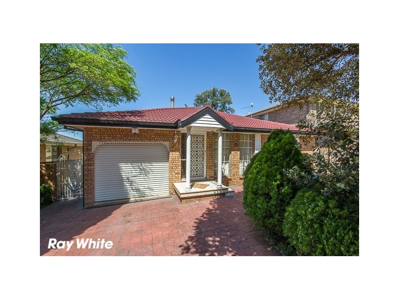10 Maugham Crescent, Wetherill Park NSW 2164
