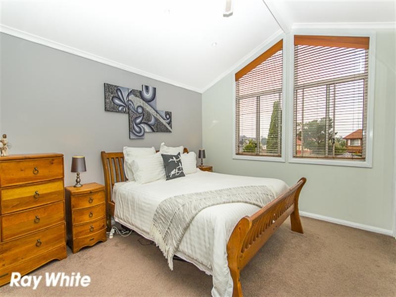 8 Ogden Close, Abbotsbury NSW 2176
