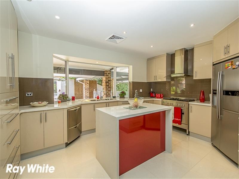 2 Brewon Close, Bossley Park NSW 2176