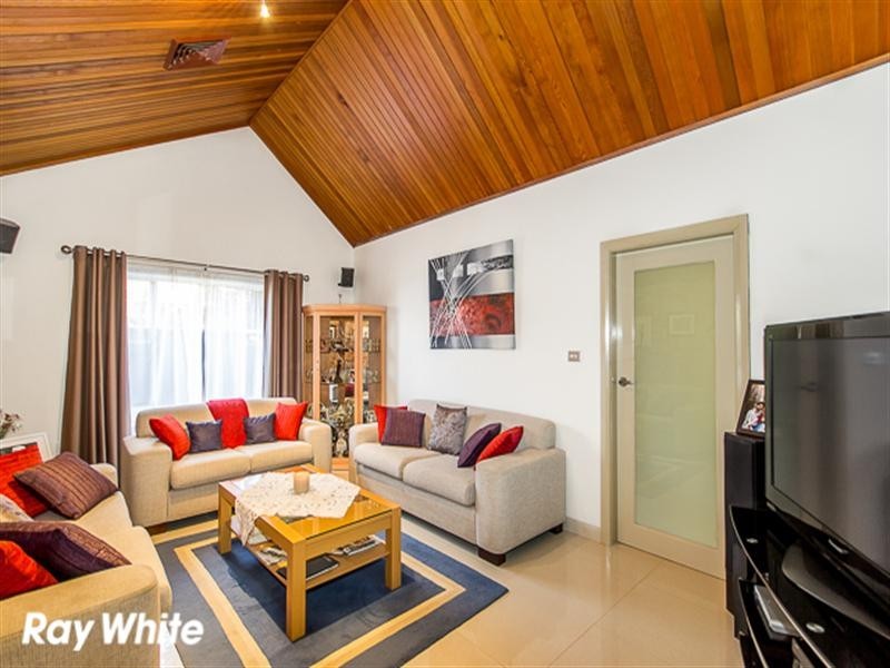 2 Brewon Close, Bossley Park NSW 2176