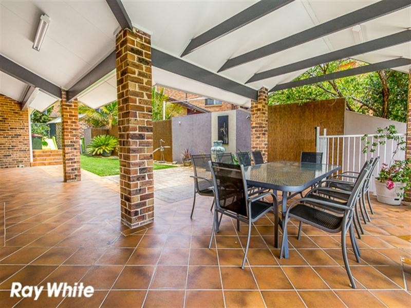 2 Brewon Close, Bossley Park NSW 2176