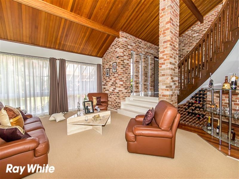 2 Brewon Close, Bossley Park NSW 2176