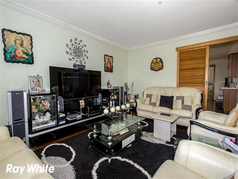 27 Mohawk Crescent, Greenfield Park NSW 2176