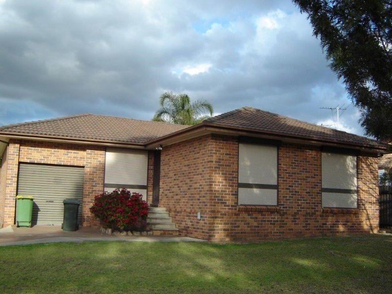12 Kingfisher Avenue, Bossley Park NSW 2176