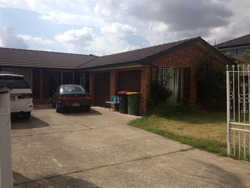 4 Macedon Street, Bossley Park NSW 2176