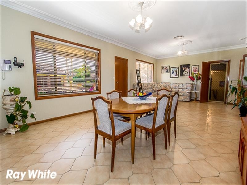 1a Falklands Avenue, Bossley Park NSW 2176