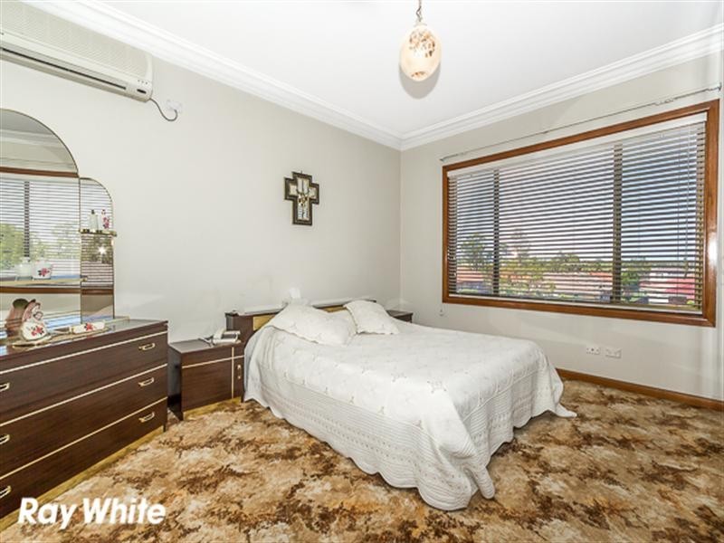 1a Falklands Avenue, Bossley Park NSW 2176