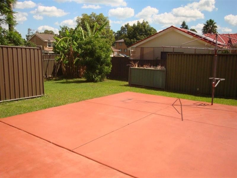 1 Glen Davis Avenue, Bossley Park NSW 2176