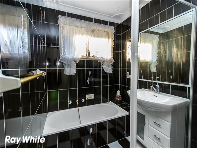 15 Longfellow Street, Wetherill Park NSW 2164