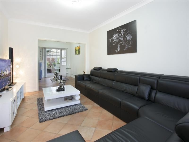 4 Cuthbert Crescent, Edensor Park NSW 2176