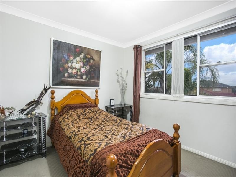 4 Cuthbert Crescent, Edensor Park NSW 2176