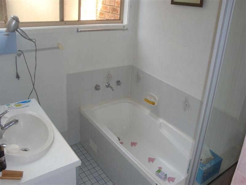 18B Gleeson Place, Abbotsbury NSW 2176