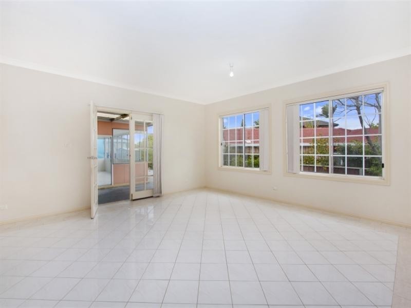 9 Nineveh Crescent, Greenfield Park NSW 2176