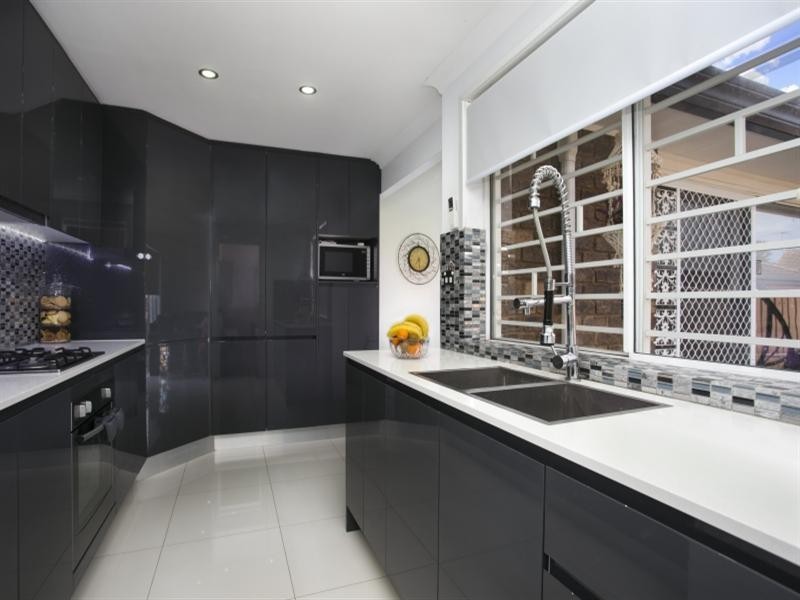 11 Flinders Crescent, Hinchinbrook NSW 2168