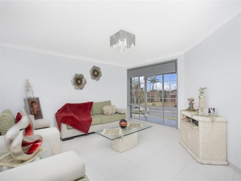 11 Flinders Crescent, Hinchinbrook NSW 2168