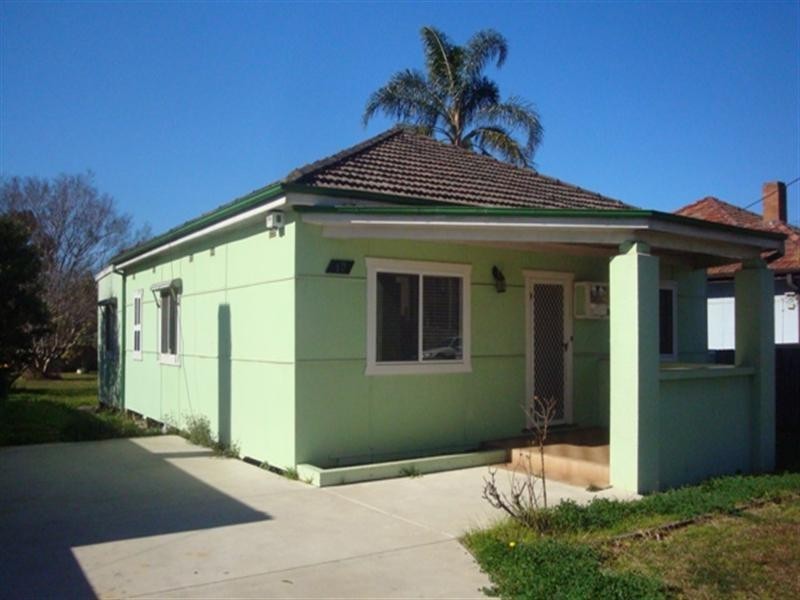 10 Adam Street, Fairfield NSW 2165