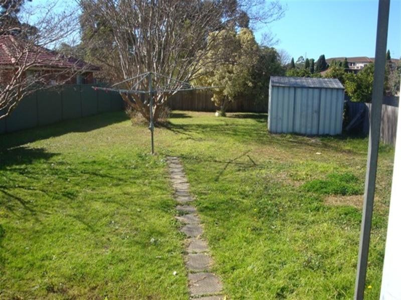 10 Adam Street, Fairfield NSW 2165