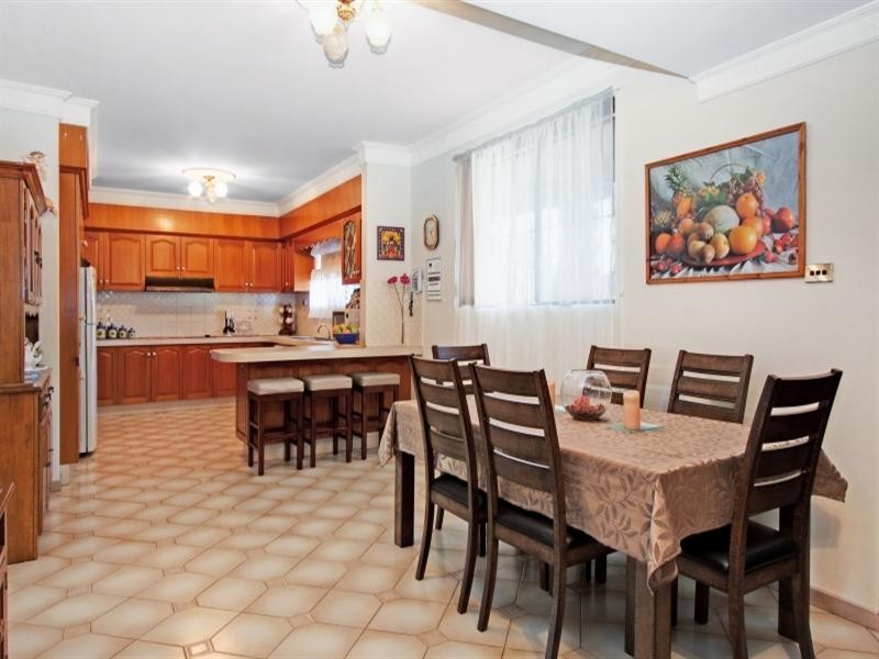 9 Erina Place, Bossley Park NSW 2176