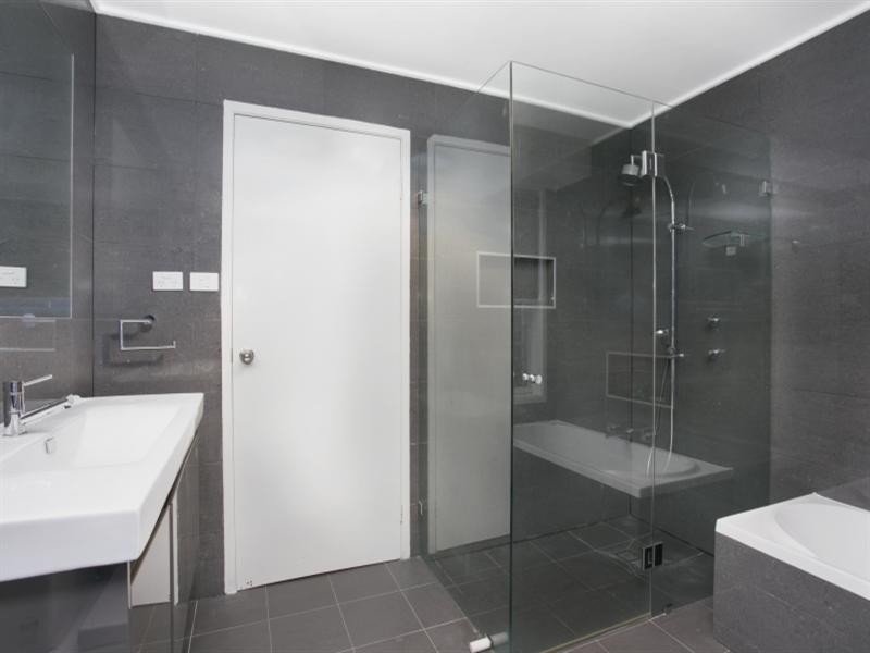 11 Flinders Crescent, Hinchinbrook NSW 2168