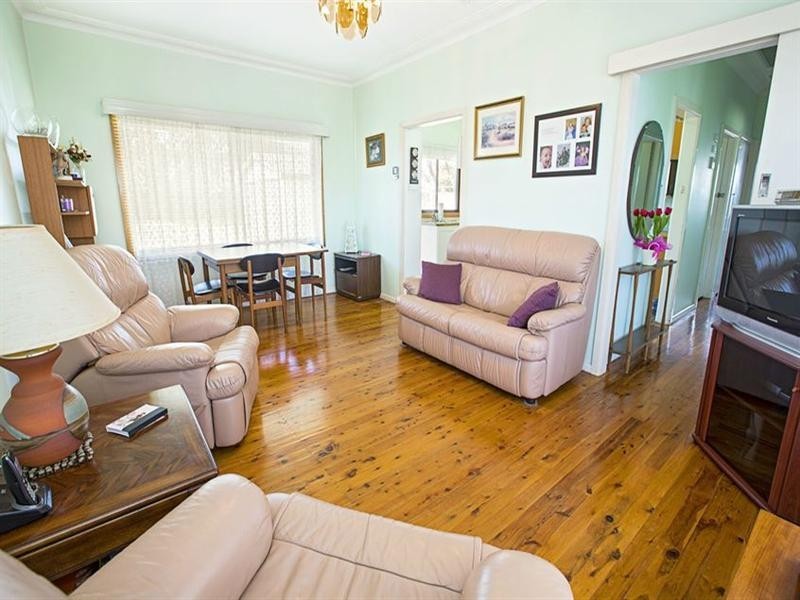 5 Musgrave Crescent, Fairfield West NSW 2165