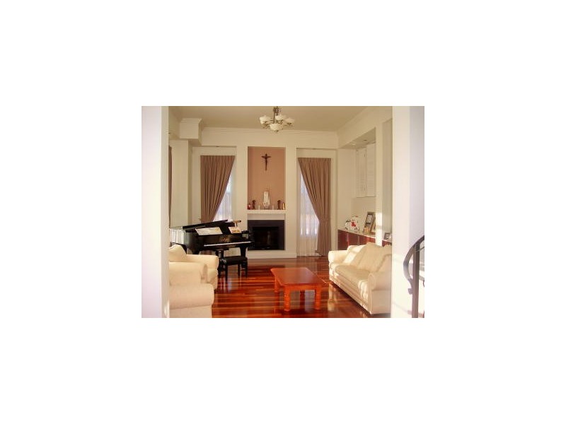 15 Battenberg Close, Cecil Hills NSW 2171