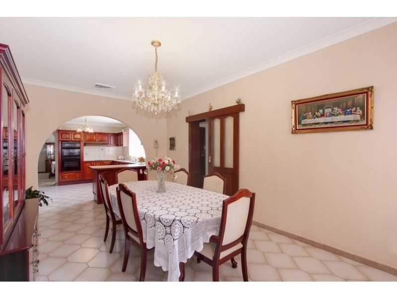 18 Cootha Close, Bossley Park NSW 2176