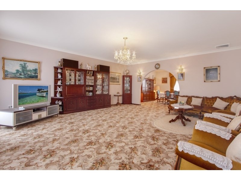 18 Cootha Close, Bossley Park NSW 2176