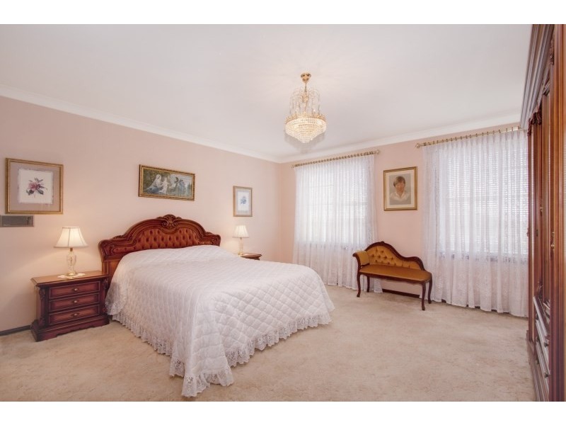 18 Cootha Close, Bossley Park NSW 2176