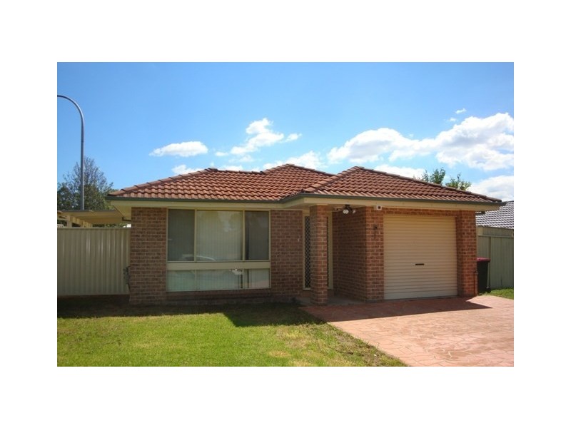 1 Rogan Crescent, Prairiewood NSW 2176