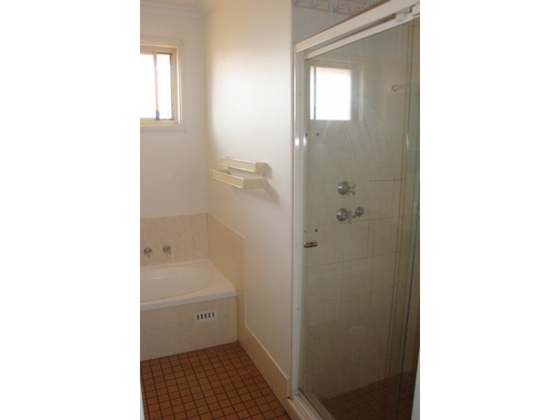 1 Rogan Crescent, Prairiewood NSW 2176